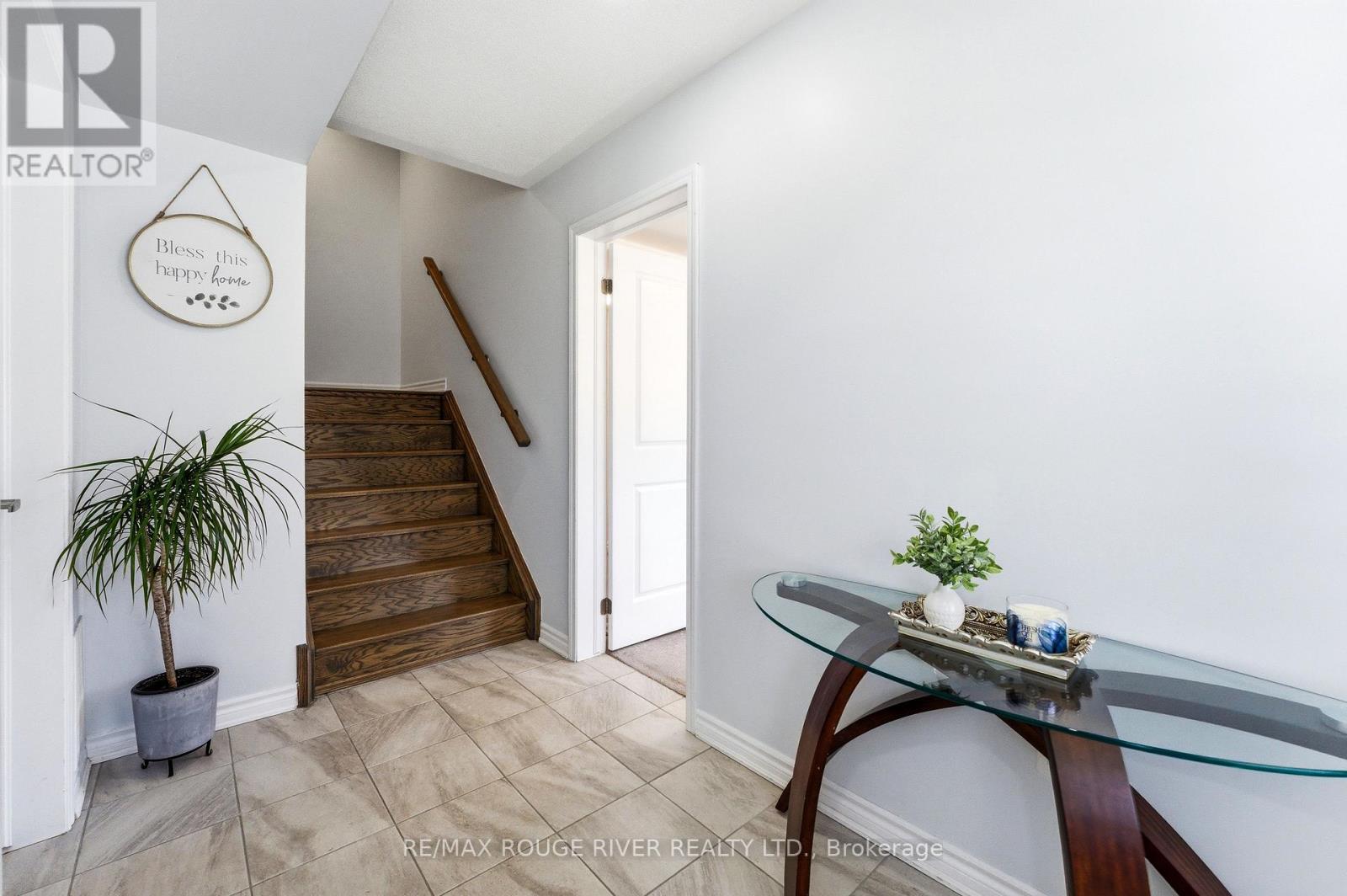 2402 Fall Harvest Crescent, Pickering, Ontario  L1X 0G2 - Photo 5 - E13228594