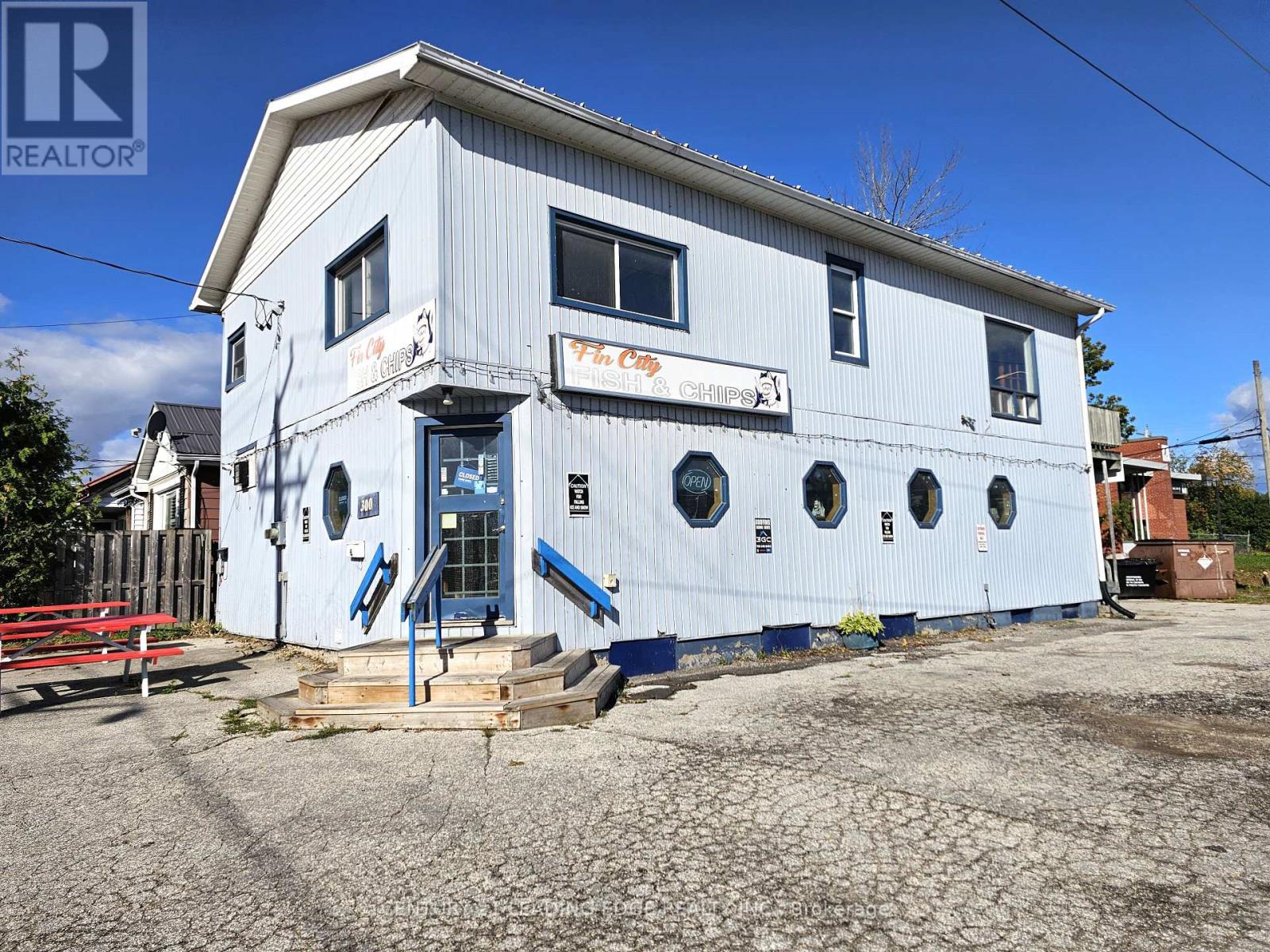 300 James Street E, Orillia, Ontario  L3V 1M2 - Photo 2 - S13228666