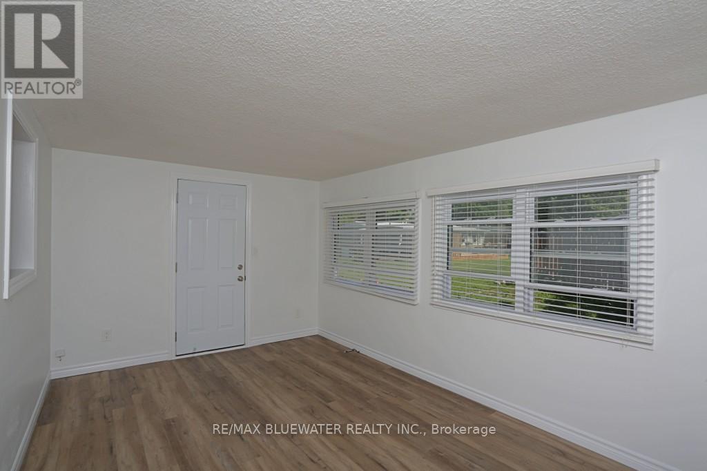 23 Pebble Beach Parkway E, South Huron, Ontario  N0M 1T0 - Photo 11 - X13213356