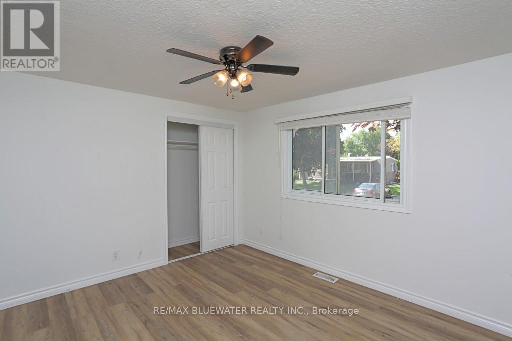 23 Pebble Beach Parkway E, South Huron, Ontario  N0M 1T0 - Photo 14 - X13213356