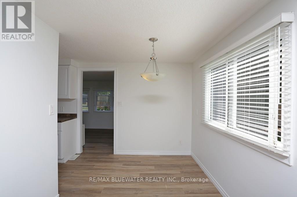 23 Pebble Beach Parkway E, South Huron, Ontario  N0M 1T0 - Photo 6 - X13213356