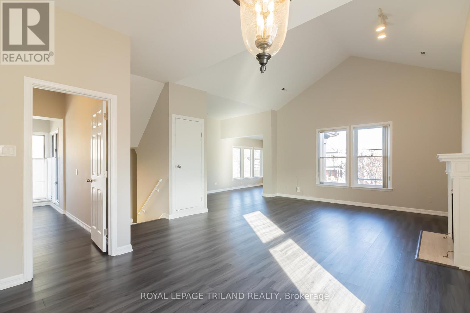 UPPER - 613 WELLINGTON STREET, London East, Ontario