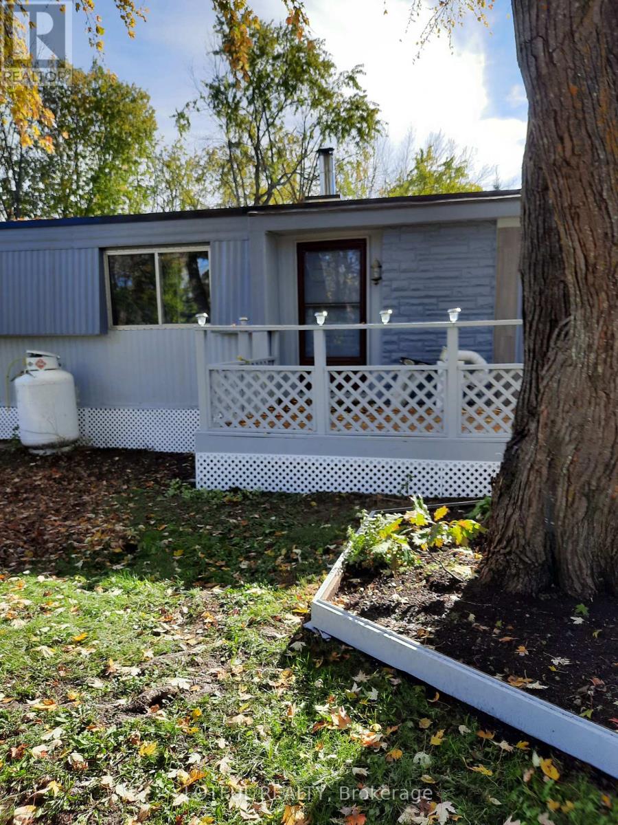 7592 FLEWELLYN ROAD, Ottawa, Ontario