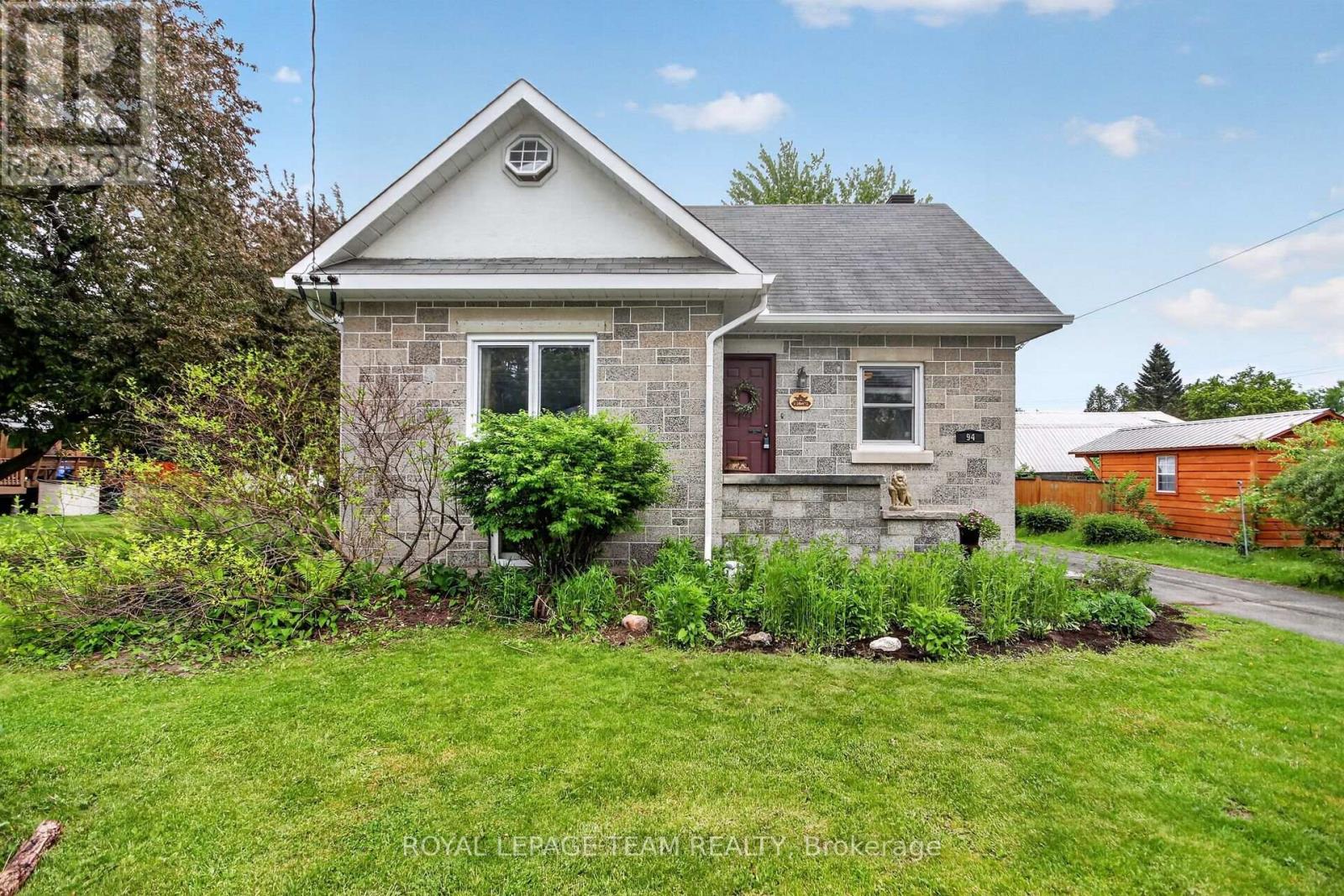 94 Strachan Street, Ottawa, Ontario  K0A 2Z0 - Photo 3 - X13229014