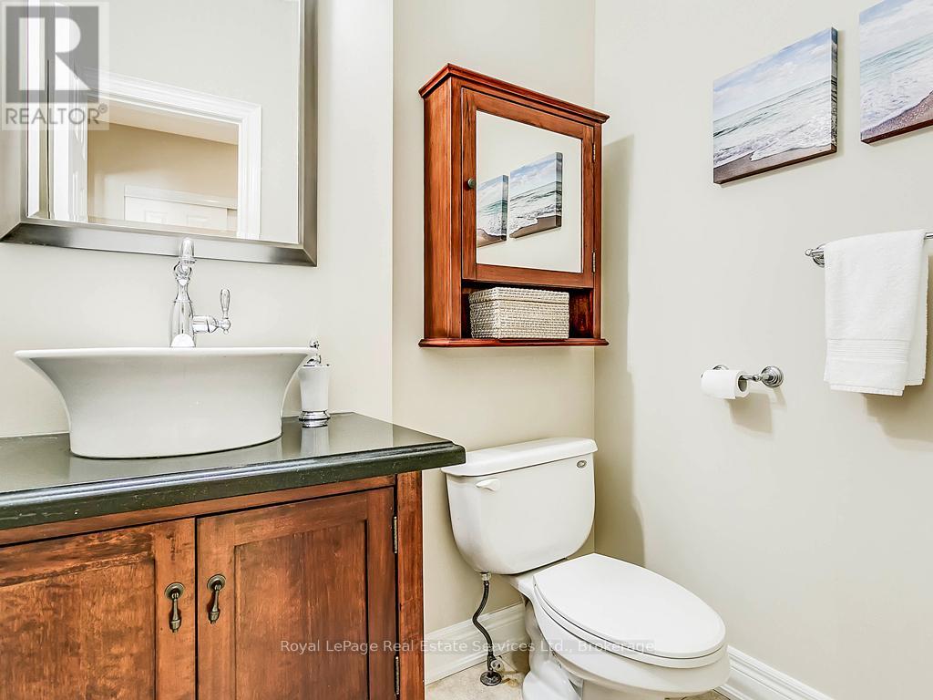 104 Wilson Street, Oakville, Ontario  L6K 1E1 - Photo 13 - W13229008