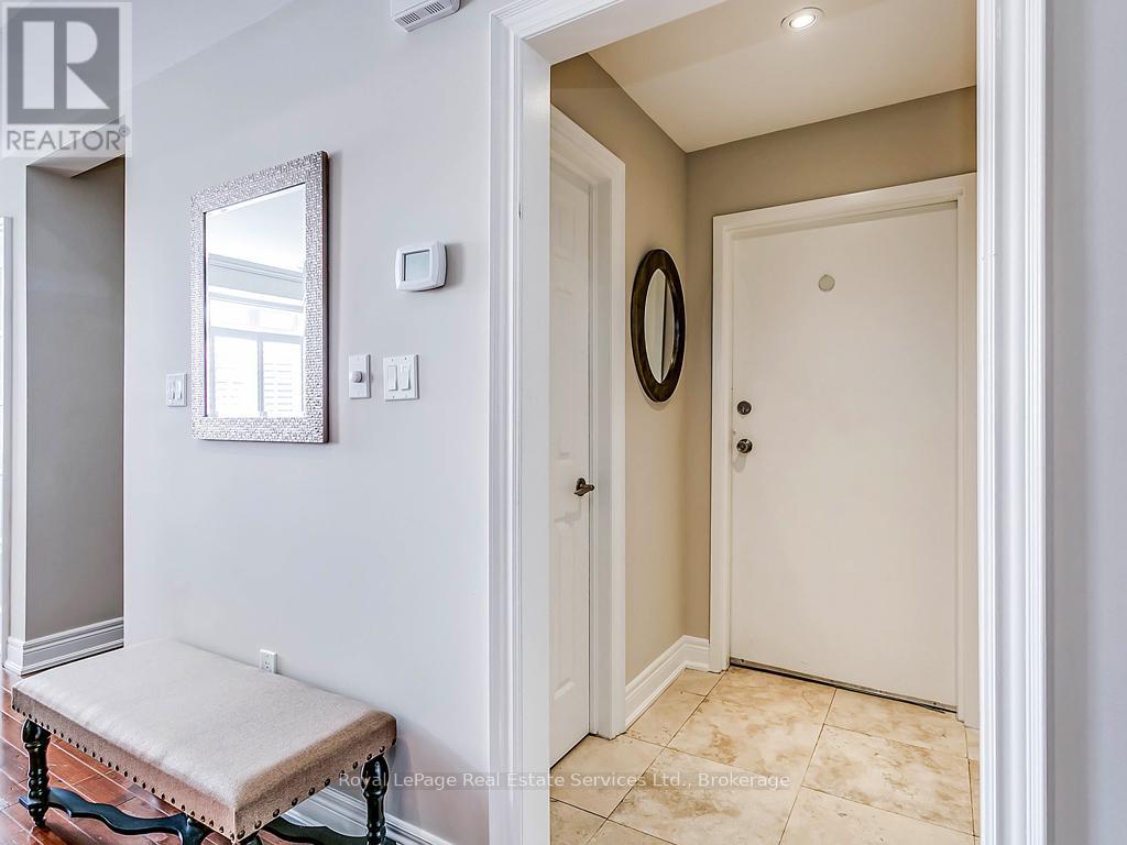 104 Wilson Street, Oakville, Ontario  L6K 1E1 - Photo 2 - W13229008