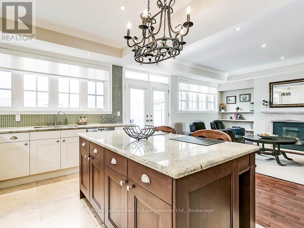 104 Wilson Street, Oakville, Ontario  L6K 1E1 - Photo 5 - W13229008