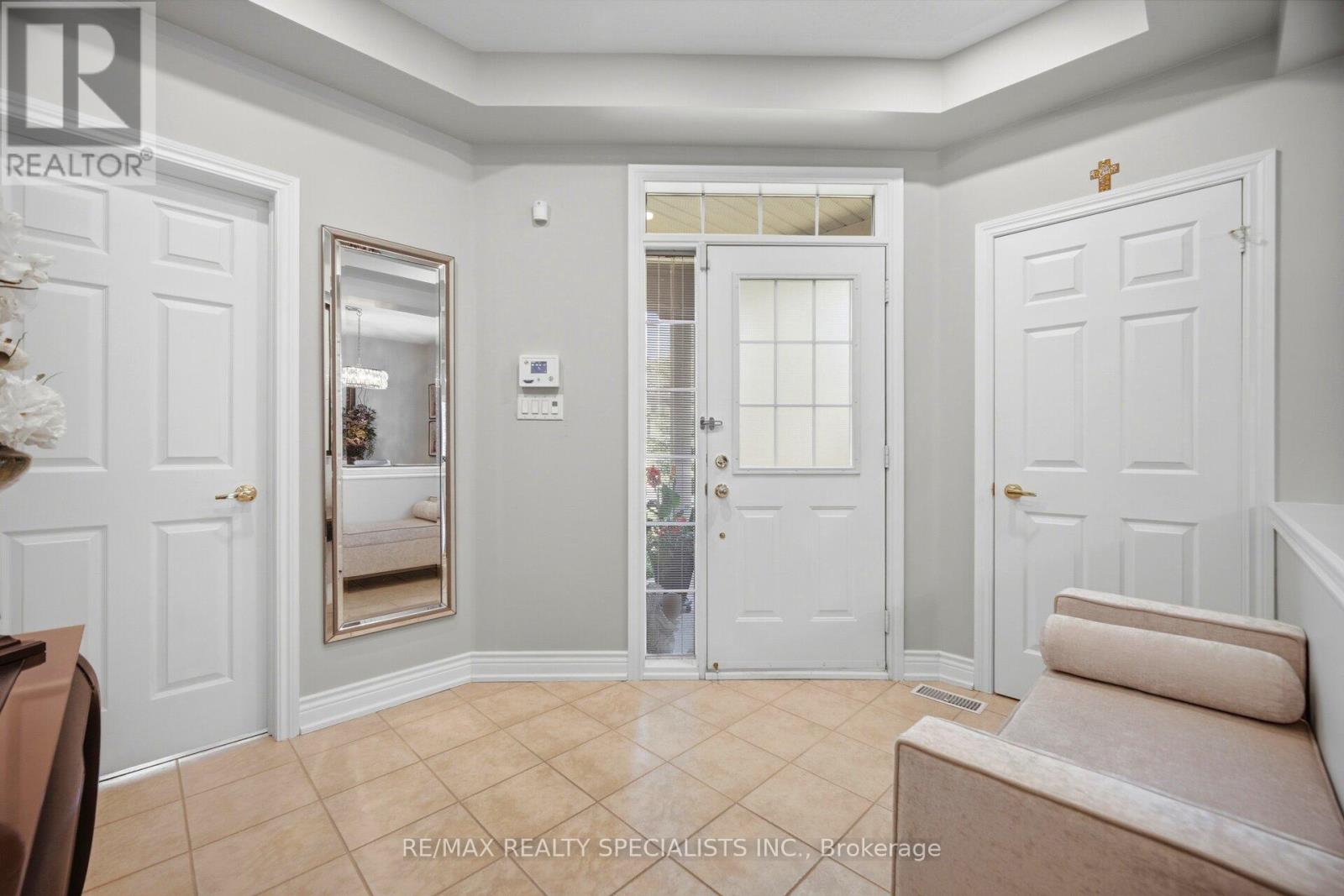 6439 Rivergate Place, Mississauga, Ontario  L5N 8P8 - Photo 6 - W13227930