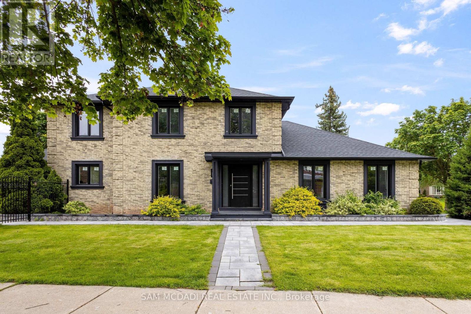 2535 Robin Drive, Mississauga, Ontario  L5K 2G2 - Photo 1 - W13228532