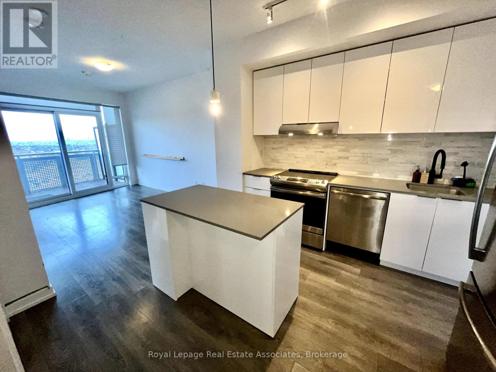 1307 - 2520 Eglinton Avenue W, Mississauga, Ontario  L5M 0Y4 - Photo 2 - W13228614
