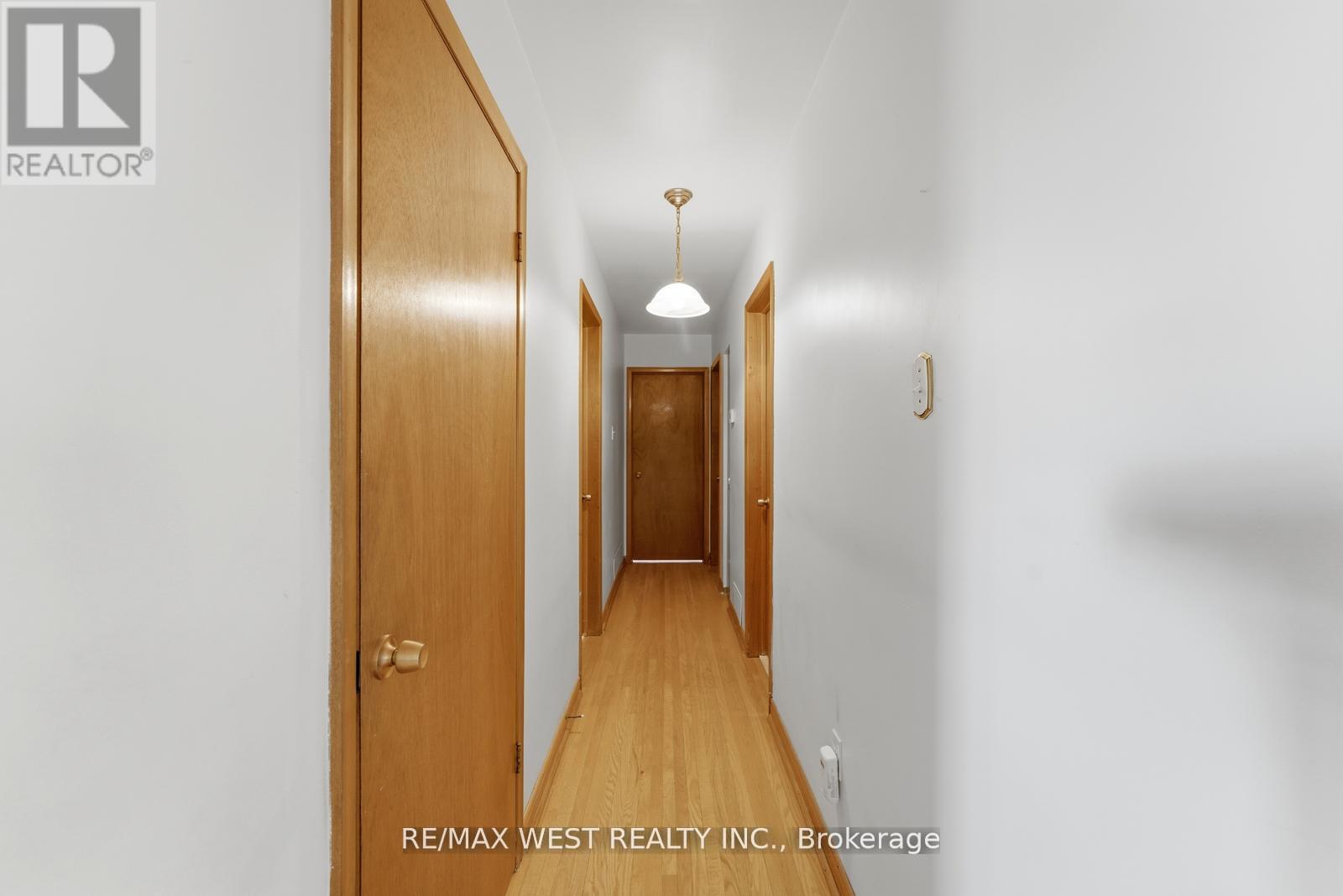 7066 Magic Court, Mississauga, Ontario  L4T 3A1 - Photo 14 - W13228660
