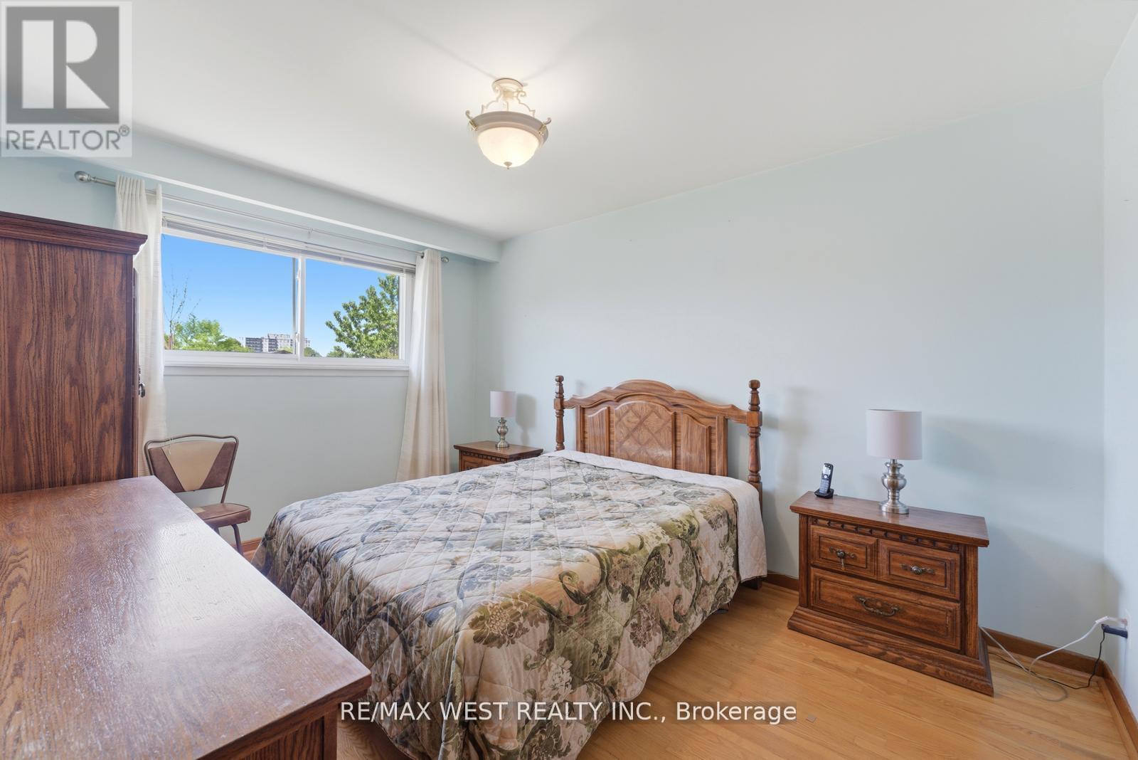 7066 Magic Court, Mississauga, Ontario  L4T 3A1 - Photo 15 - W13228660