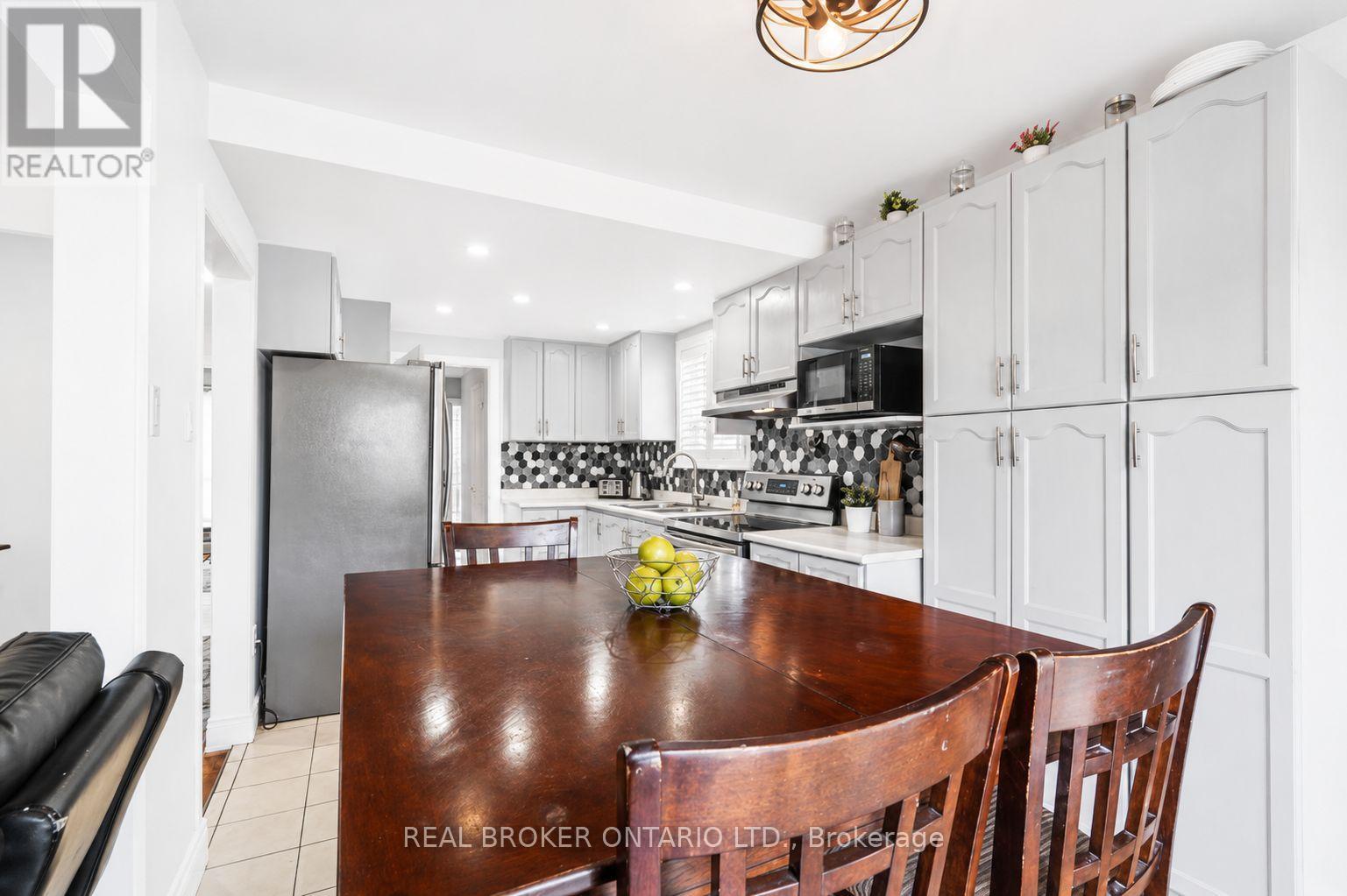 3106 Redbank Crescent, Mississauga, Ontario  L4T 1V1 - Photo 11 - W13228664