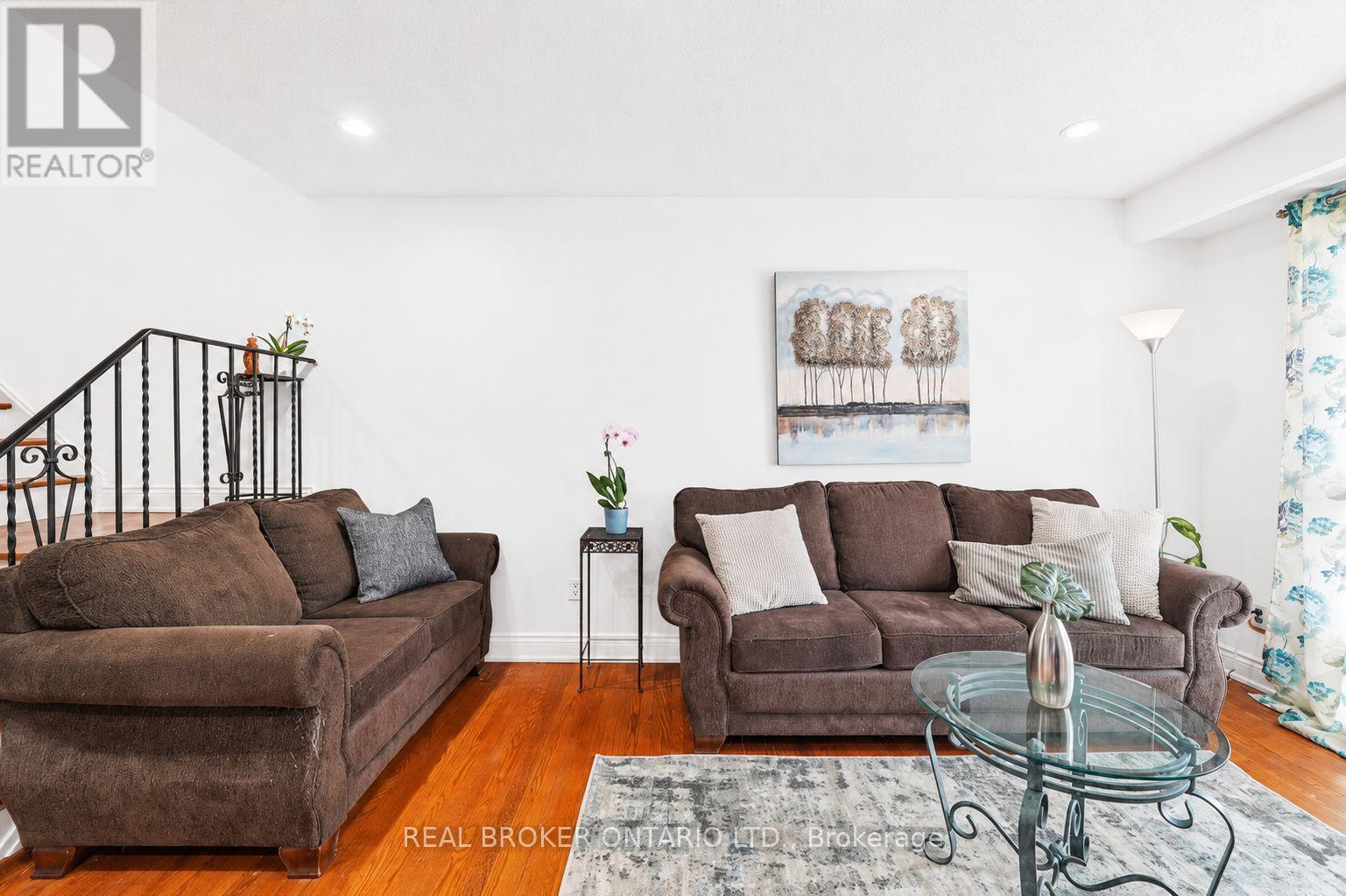 3106 Redbank Crescent, Mississauga, Ontario  L4T 1V1 - Photo 3 - W13228664
