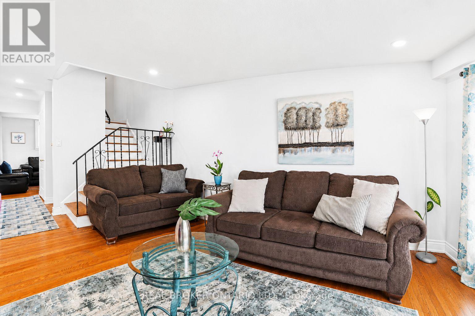 3106 Redbank Crescent, Mississauga, Ontario  L4T 1V1 - Photo 4 - W13228664