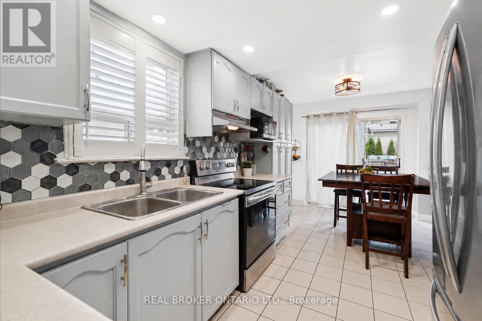 3106 Redbank Crescent, Mississauga, Ontario  L4T 1V1 - Photo 8 - W13228664