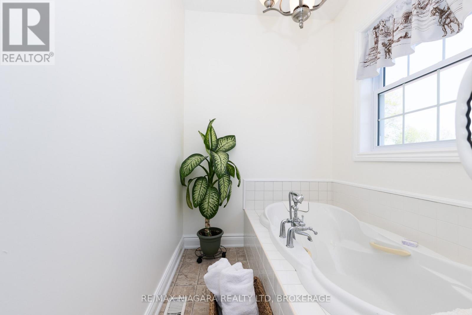 8001 Netherby Road, Niagara Falls, Ontario  L3B 5N7 - Photo 39 - X13229050