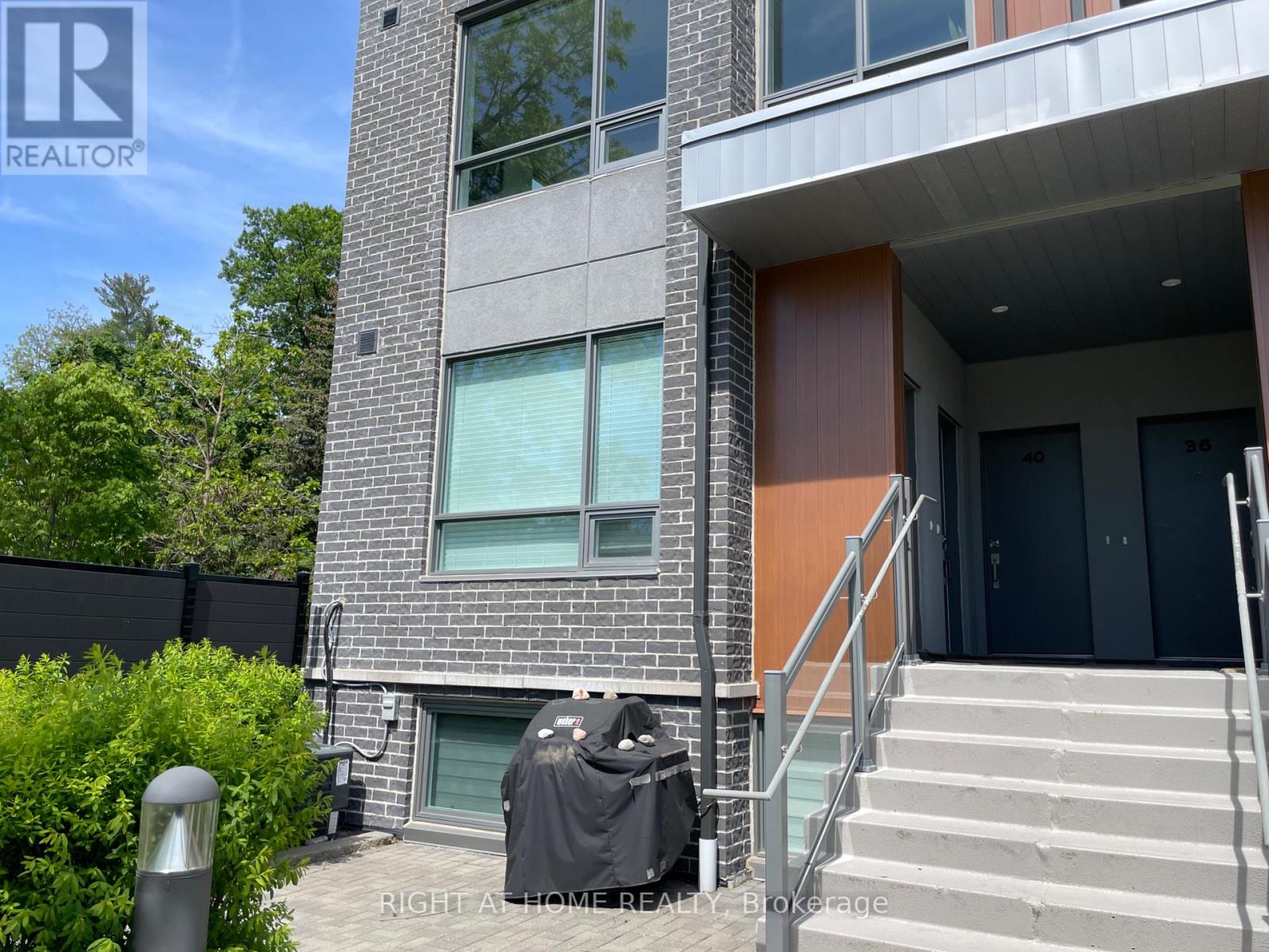 38 - 650 Atwater Avenue, Mississauga, Ontario  L5G 4K7 - Photo 2 - W13221506