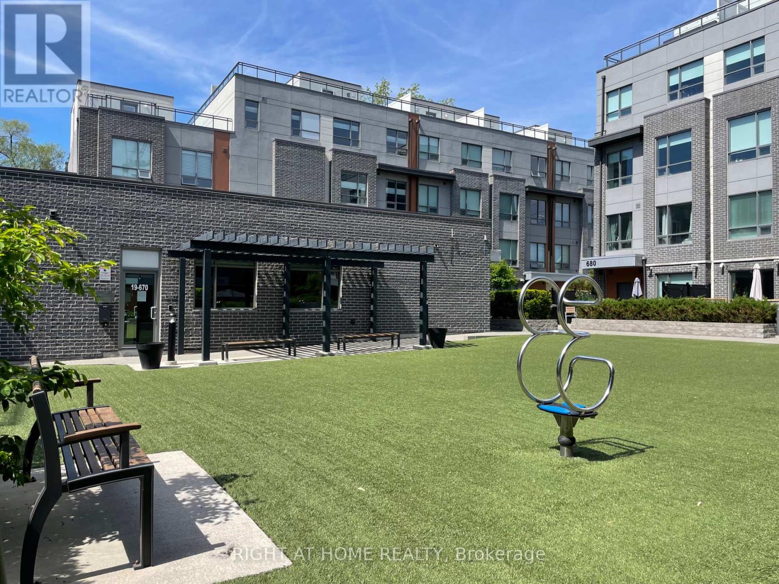38 - 650 Atwater Avenue, Mississauga, Ontario  L5G 4K7 - Photo 25 - W13221506