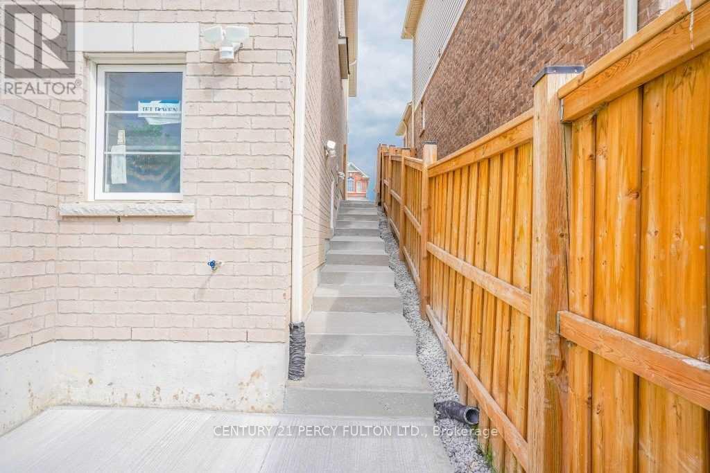 Bsmt - 1040 Foxtail Crescent, Pickering, Ontario  L1X 0E7 - Photo 3 - E13228978