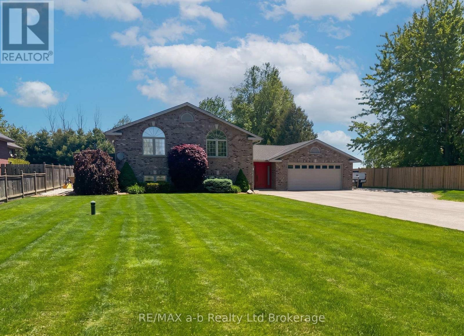 6744 Hacienda Road, Malahide, Ontario  N5H 2R5 - Photo 2 - X12904126