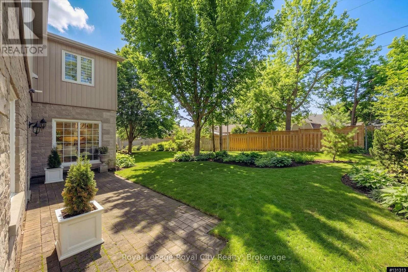 11 - 25 Manor Park Crescent, Guelph, Ontario  N1G 1A2 - Photo 34 - X13010918