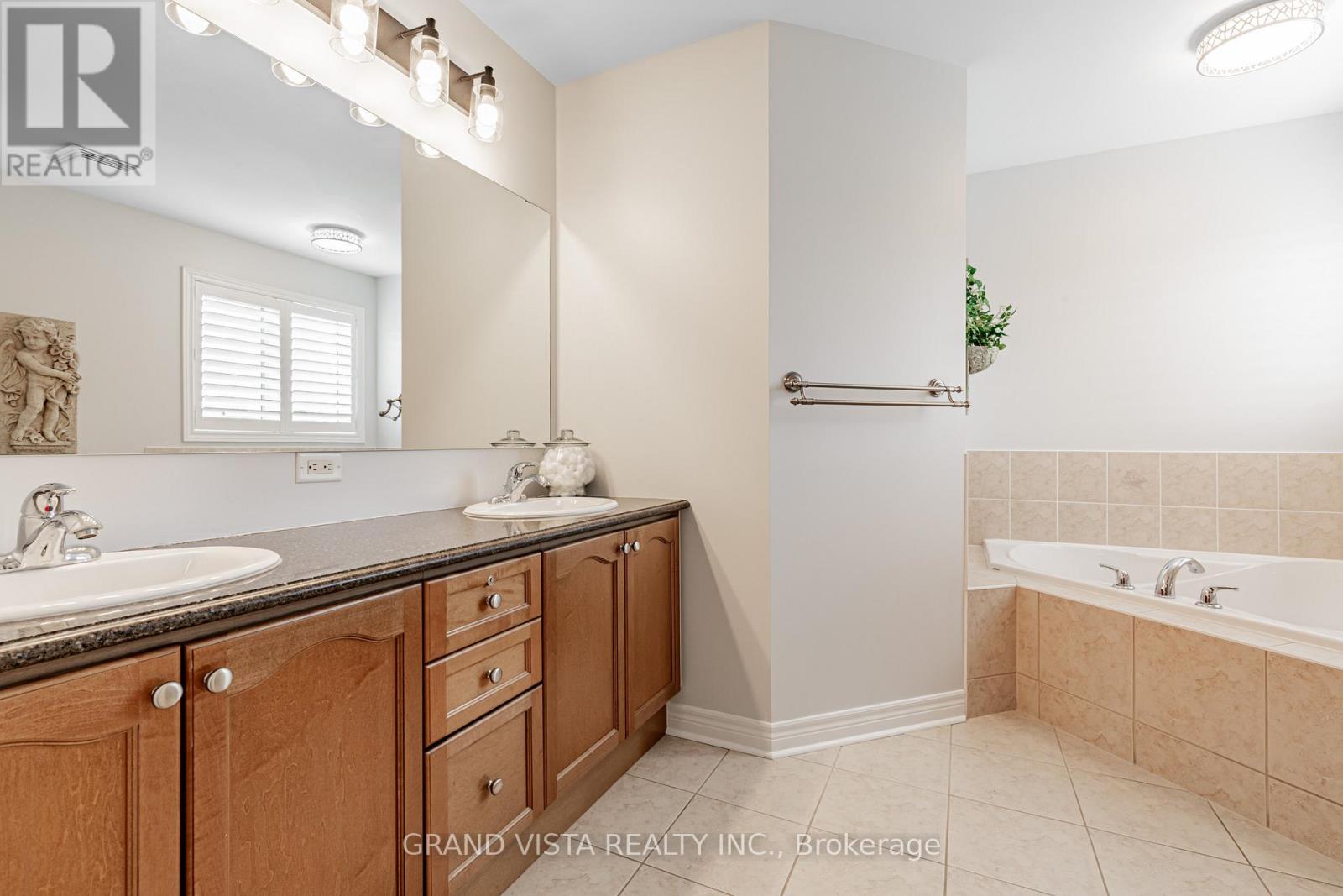 31 Routledge Drive, Richmond Hill, Ontario  L4E 0C4 - Photo 17 - N13229018
