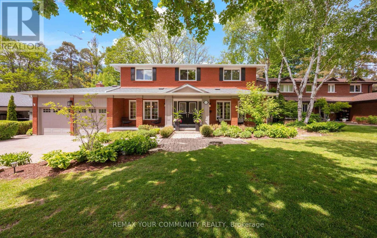 24 HAWTHRONE LANE, Aurora, Ontario