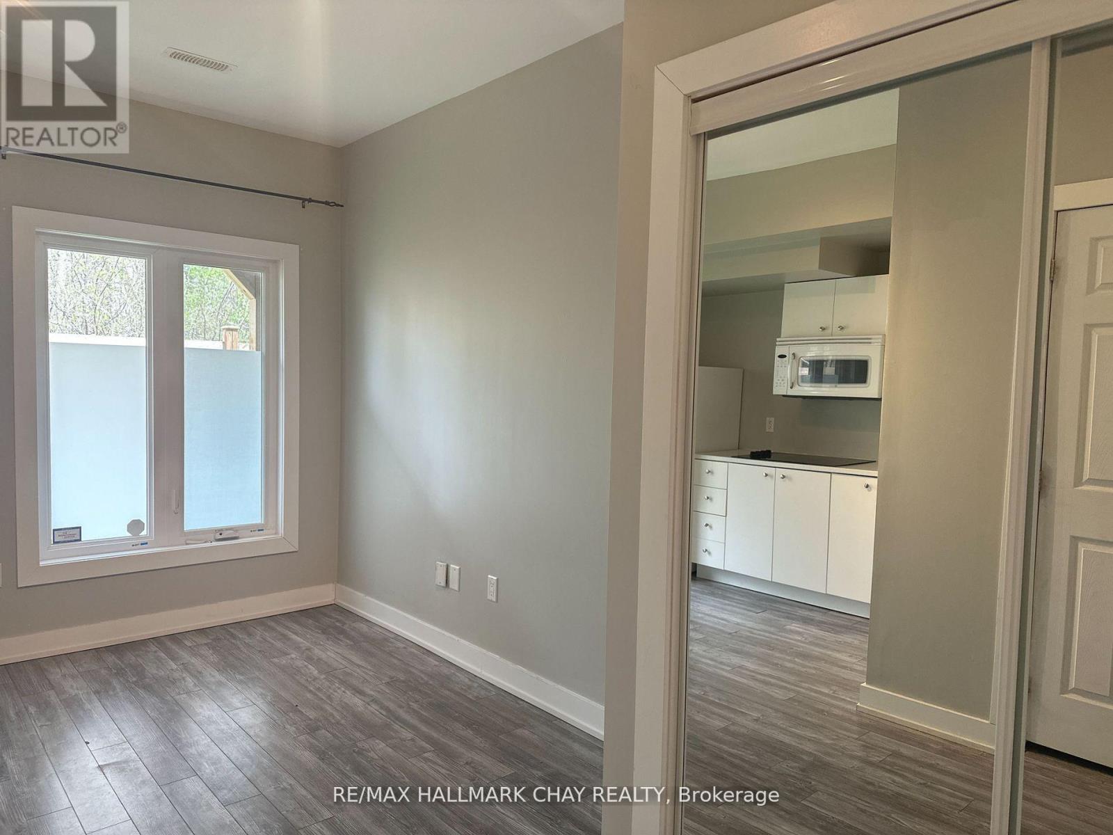 #38 - Main Floor - 540 Essa Road, Barrie, Ontario  L9J 0H2 - Photo 3 - S13228912