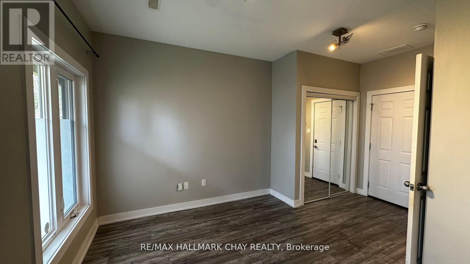 #38 - Main Floor - 540 Essa Road, Barrie, Ontario  L9J 0H2 - Photo 4 - S13228912