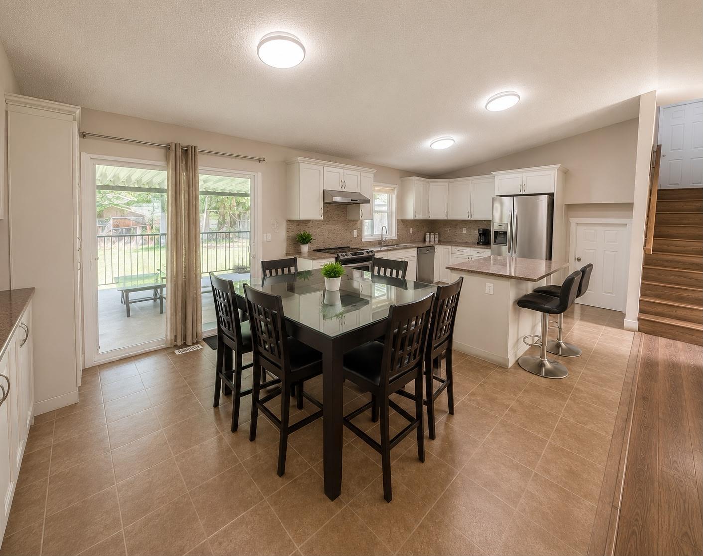 14565 91a Avenue, Surrey, British Columbia  V3R 7K6 - Photo 3 - R3129701