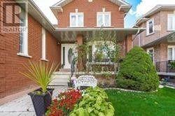 35 Kingsplate Crescent, Toronto, Ontario  M9W 6X5 - Photo 2 - W13228714