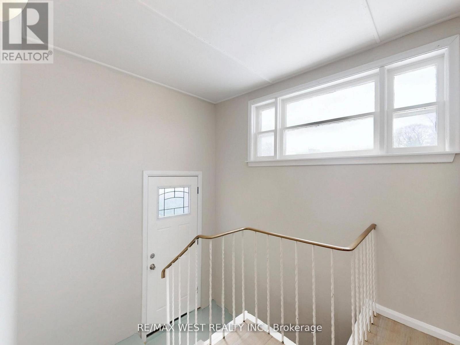 16 Upwood Avenue, Toronto, Ontario  M6L 3A5 - Photo 36 - W13228752