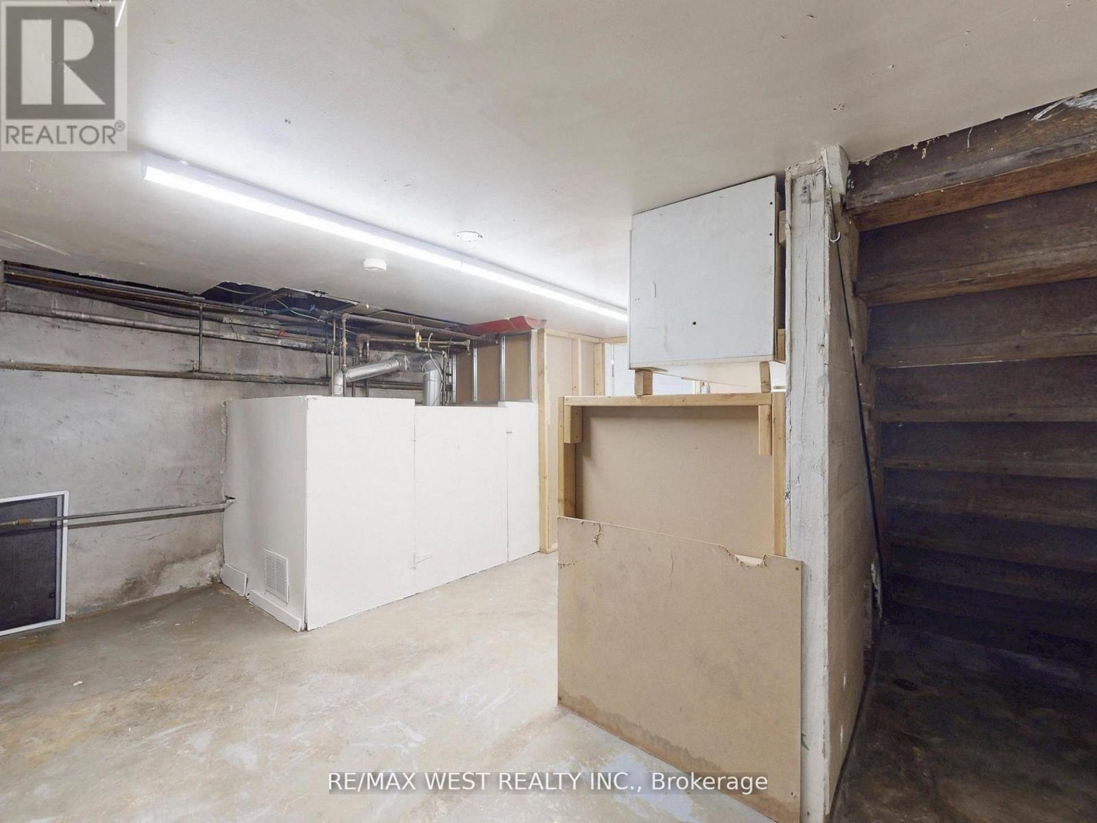 16 Upwood Avenue, Toronto, Ontario  M6L 3A5 - Photo 44 - W13228752