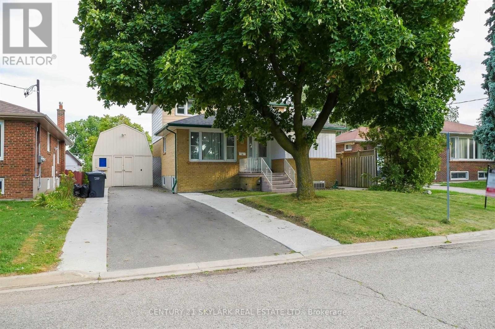 35 CUMBERLAND DRIVE, Brampton, Ontario