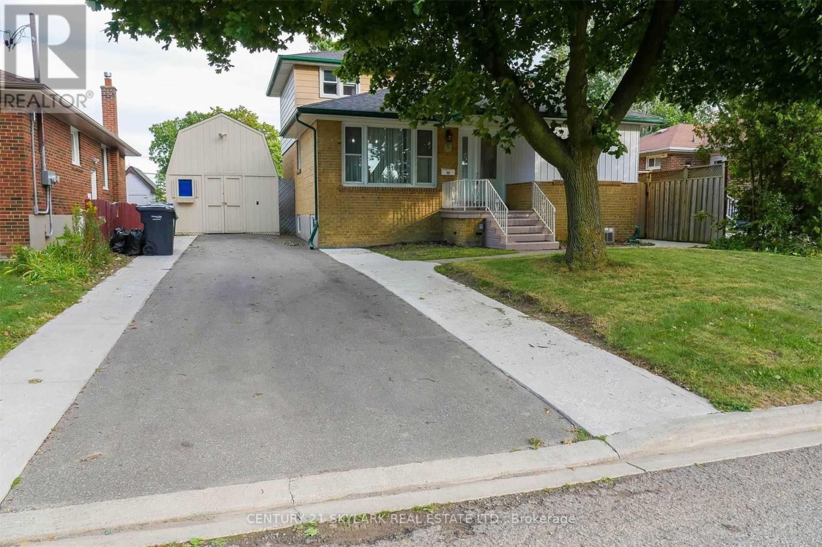35 Cumberland Drive, Brampton, Ontario  L6V 1W5 - Photo 2 - W13228754