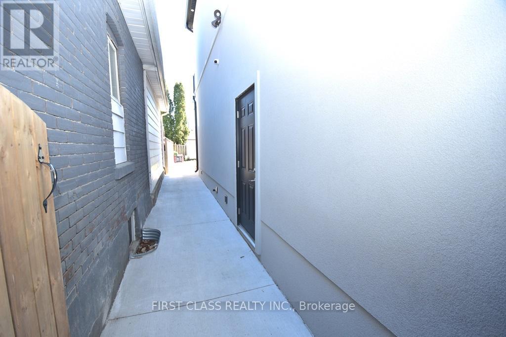 4 - 51 Craydon Avenue, Toronto, Ontario  M6M 2C8 - Photo 2 - W13228812