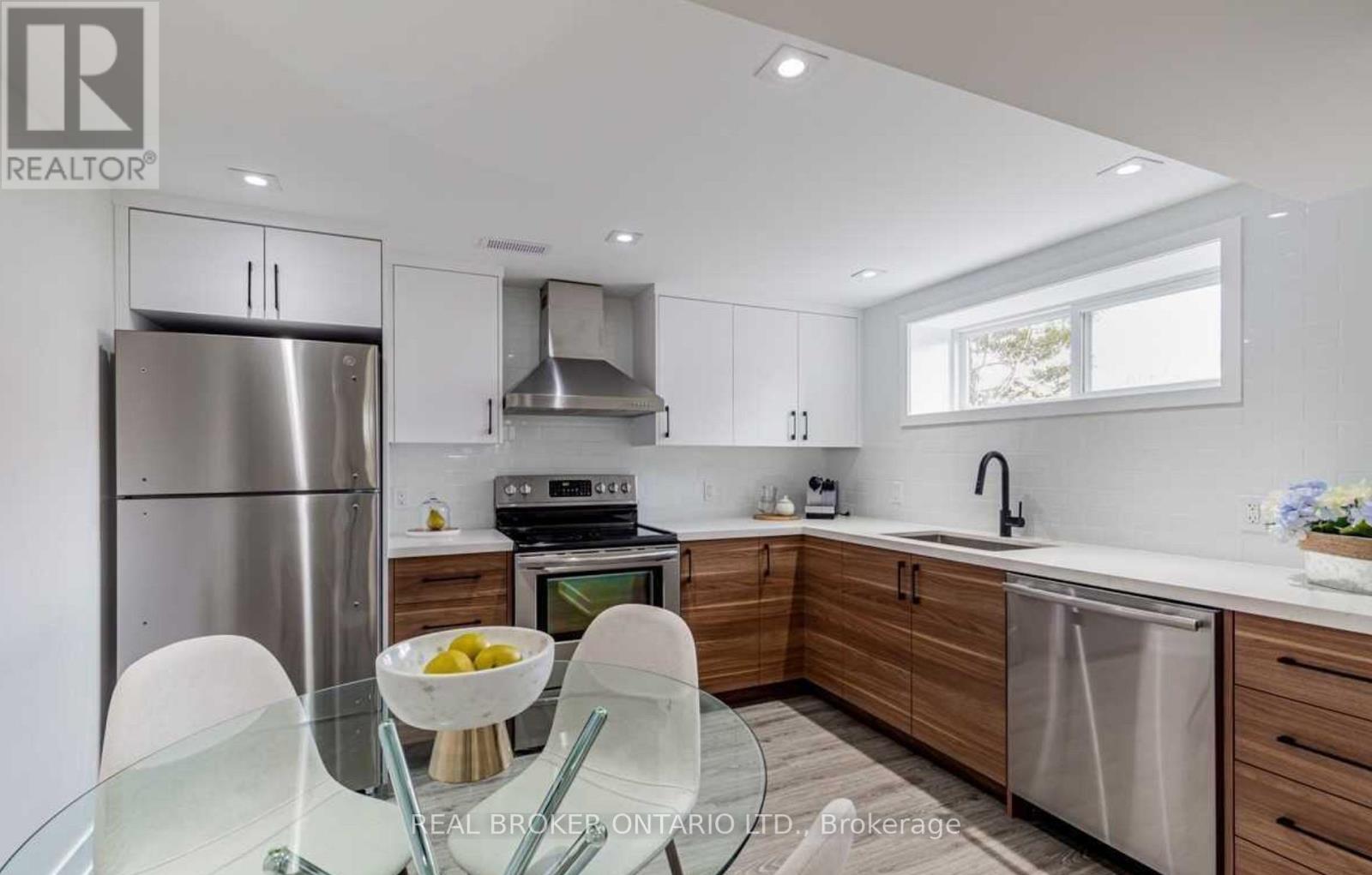Lower - 25 Newlin Crescent, Toronto, Ontario  M3L 1X5 - Photo 2 - W13228814