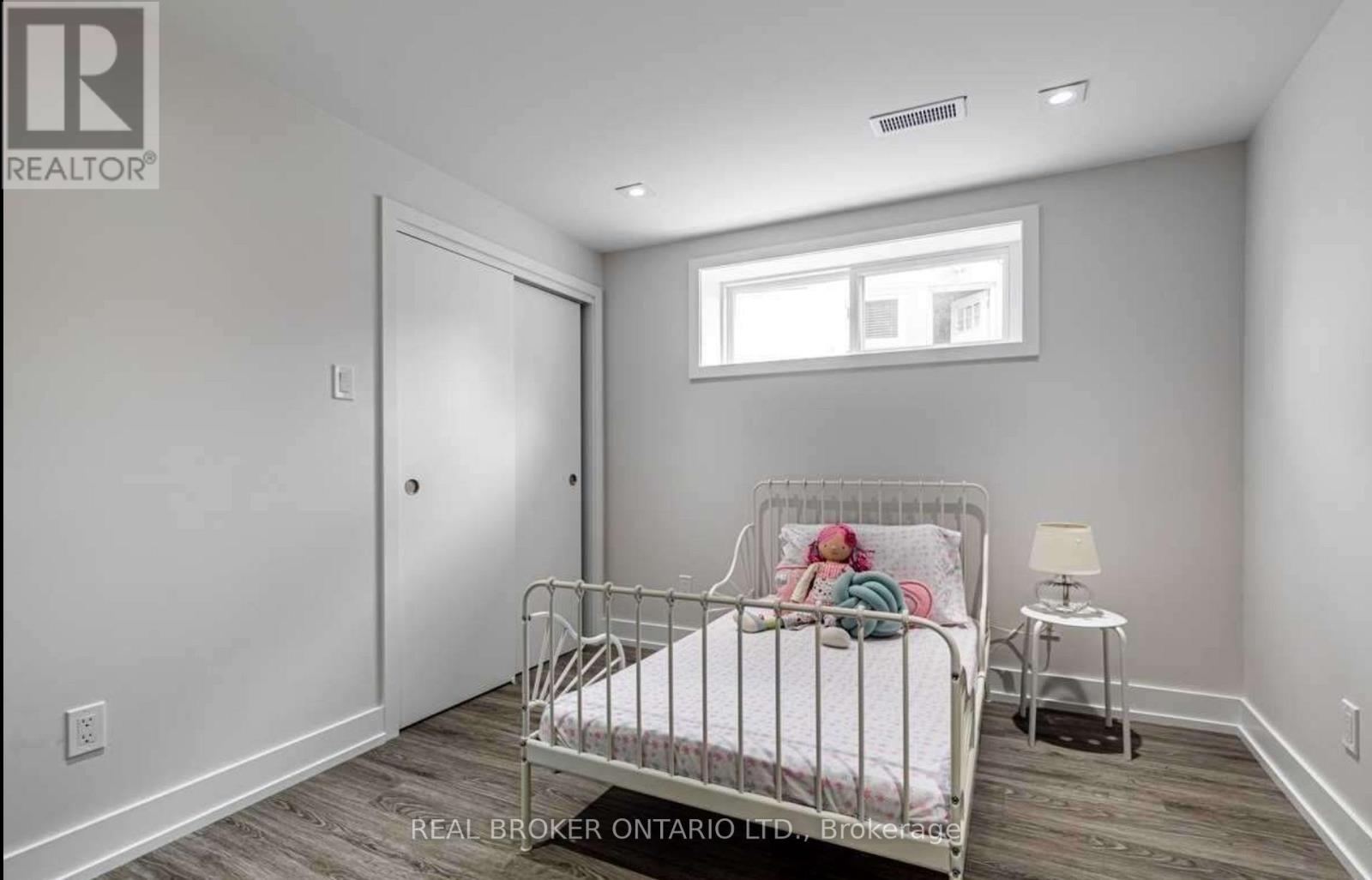 Lower - 25 Newlin Crescent, Toronto, Ontario  M3L 1X5 - Photo 3 - W13228814