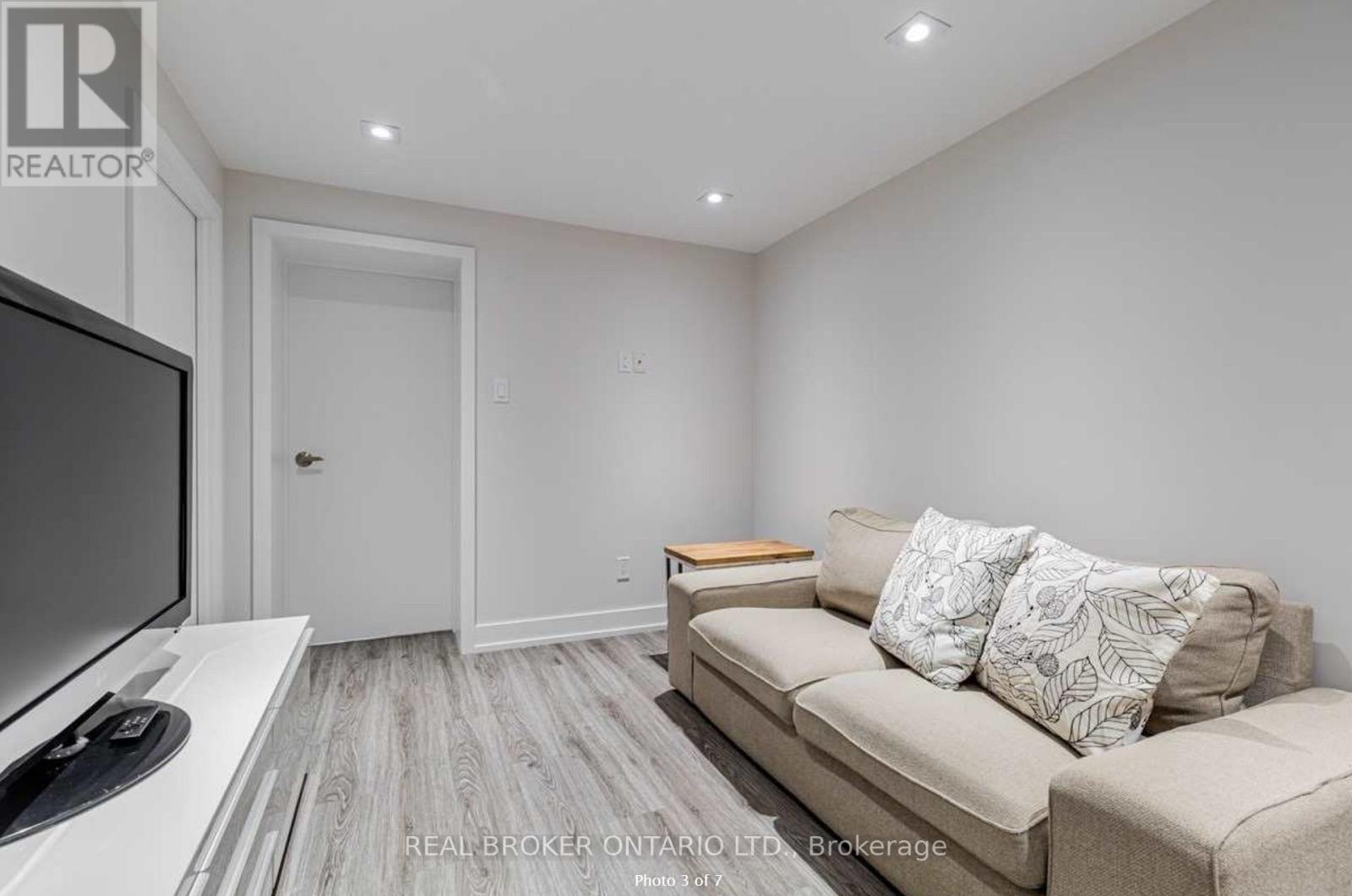 Lower - 25 Newlin Crescent, Toronto, Ontario  M3L 1X5 - Photo 4 - W13228814