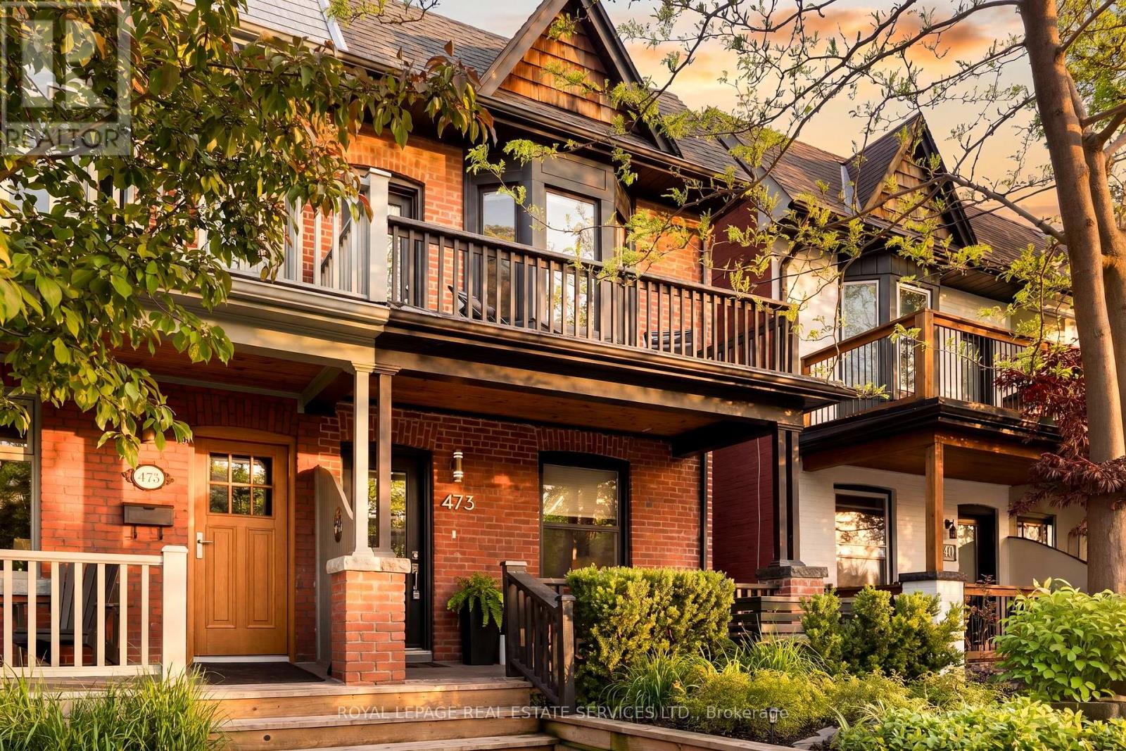 <div class="slider-price">$1,498,000</div><p>473 Beresford Avenue, Toronto, Ontario</p>
