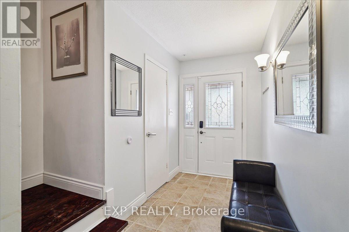 65 Greenwich Circle, Brampton, Ontario  L6S 2E8 - Photo 3 - W13228852