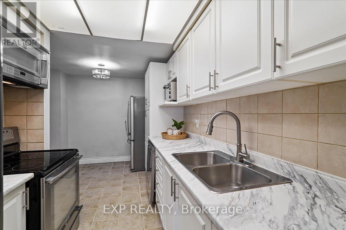 65 Greenwich Circle, Brampton, Ontario  L6S 2E8 - Photo 8 - W13228852