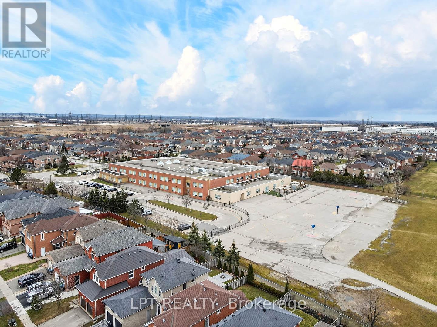 3753 Densbury Drive, Mississauga, Ontario  L5N 6Z2 - Photo 39 - W13228872