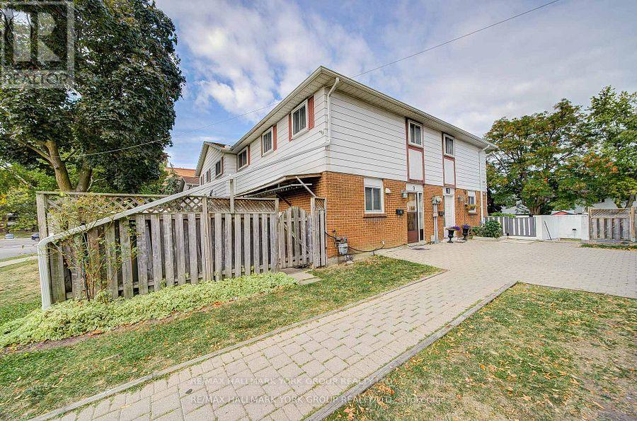 9 Bur Oak Way, Toronto, Ontario  M3L 2G3 - Photo 1 - W13228880