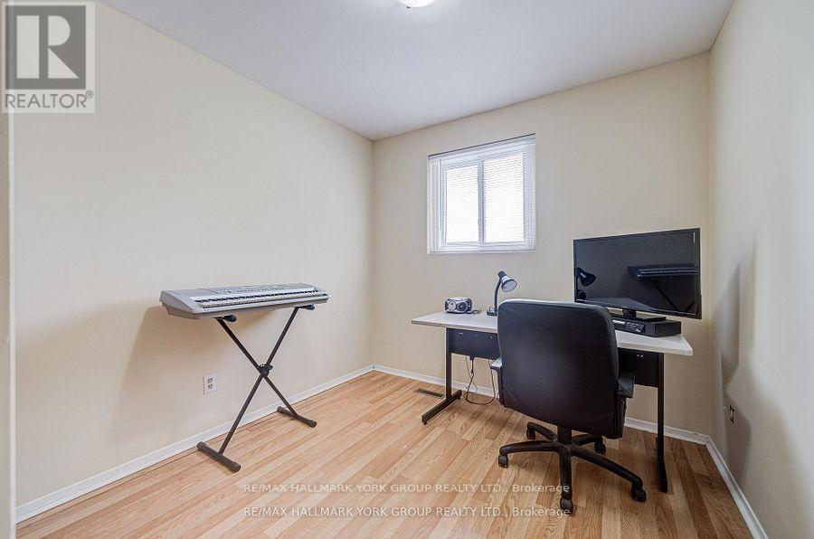 9 Bur Oak Way, Toronto, Ontario  M3L 2G3 - Photo 12 - W13228880