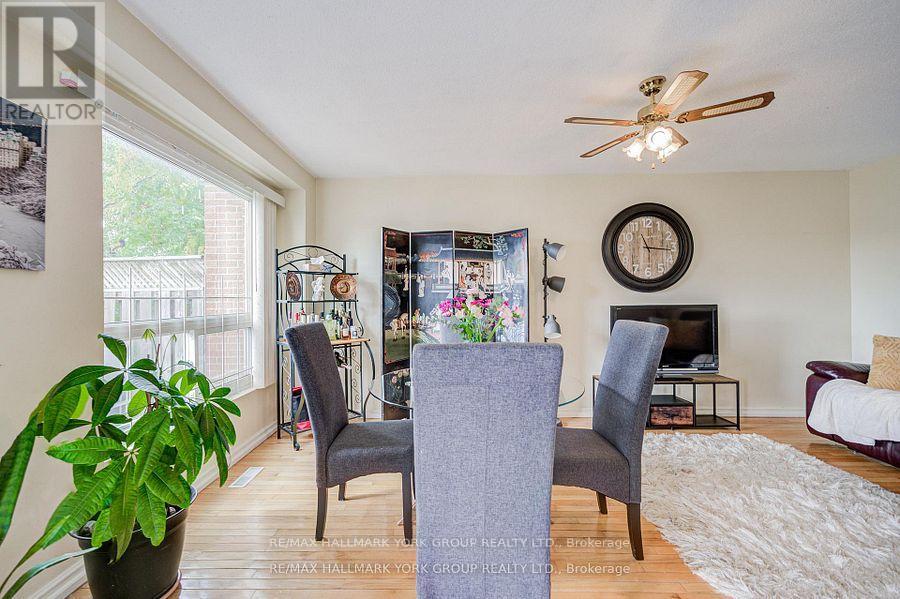 9 Bur Oak Way, Toronto, Ontario  M3L 2G3 - Photo 6 - W13228880