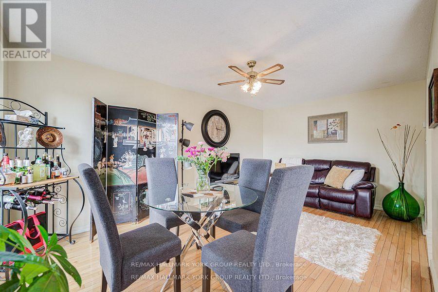 9 Bur Oak Way, Toronto, Ontario  M3L 2G3 - Photo 7 - W13228880