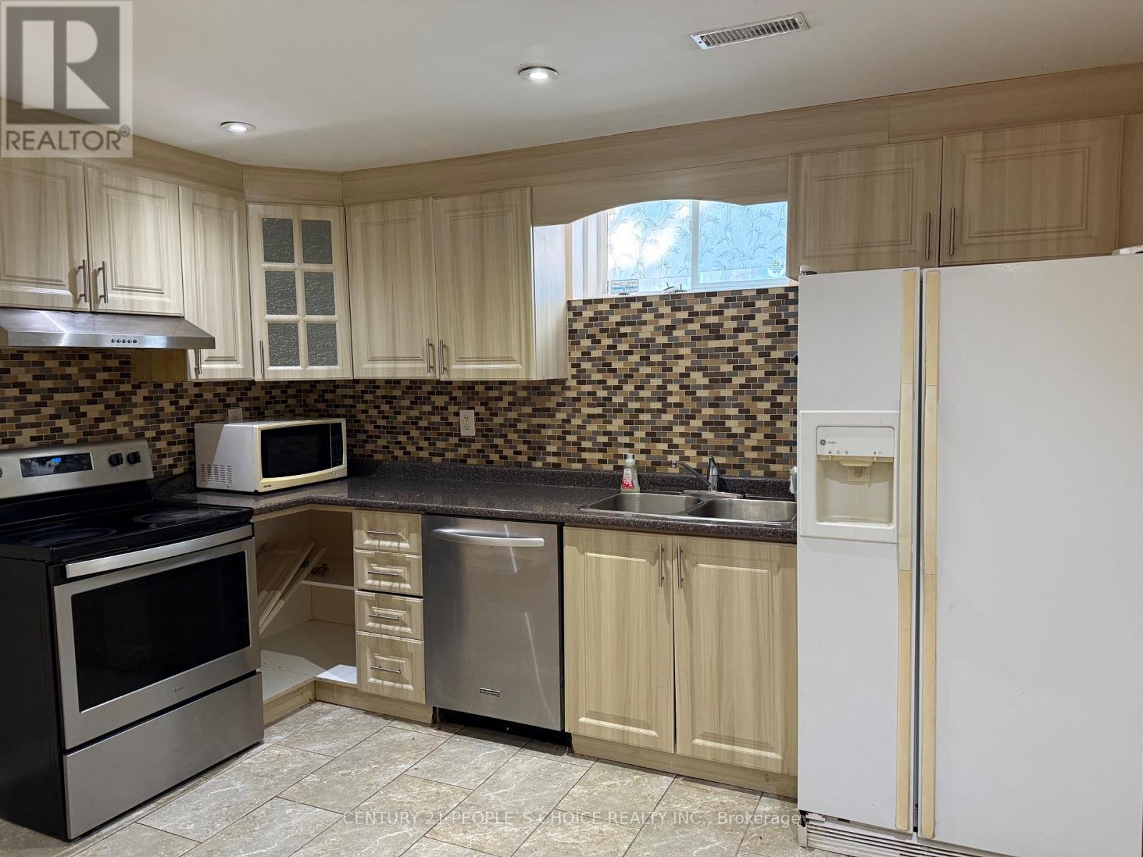 Lower - 5689 Sidmouth Street, Mississauga, Ontario  L5V 2H1 - Photo 3 - W13228970