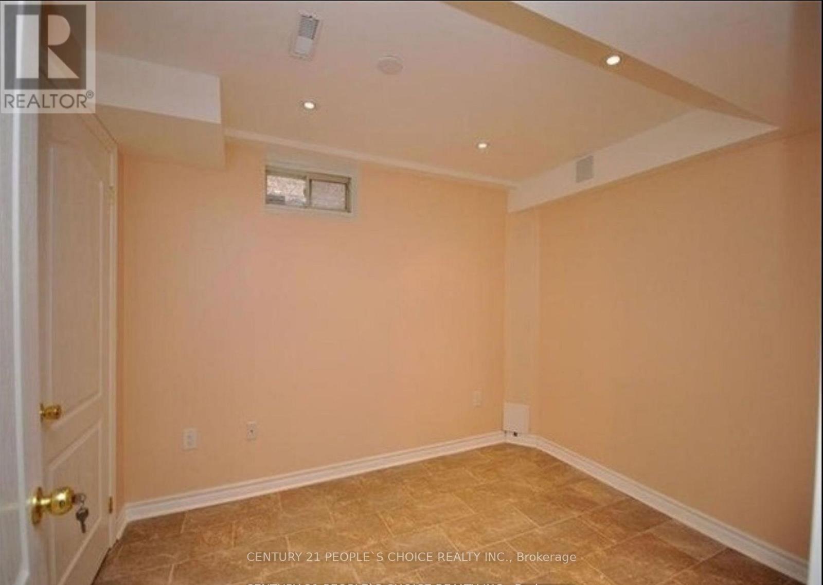 Lower - 5689 Sidmouth Street, Mississauga, Ontario  L5V 2H1 - Photo 4 - W13228970